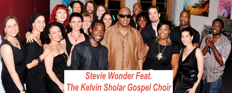 Gruppenfoto mit Stevie Wonder und dem Kelvin Sholar Gospel Choir; Keith wirkte laut Biografie 2010 im Berliner Background-Chor mit